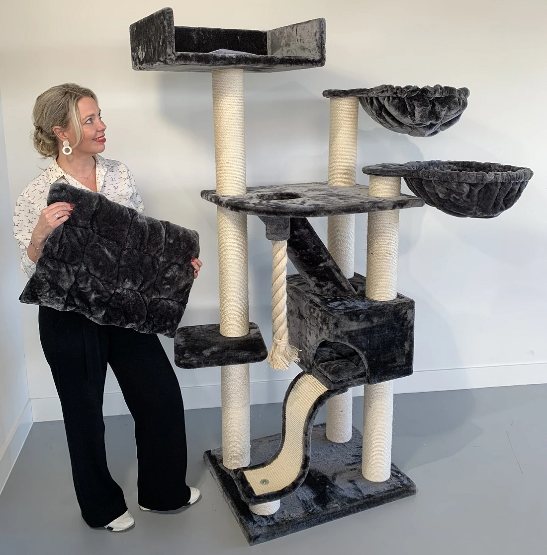 Krabpaal Kilimandjaro De Luxe PLUS Dark Grey 4 Krabpaal Kilimandjaro De Luxe PLUS Dark Grey - Afbeelding 2