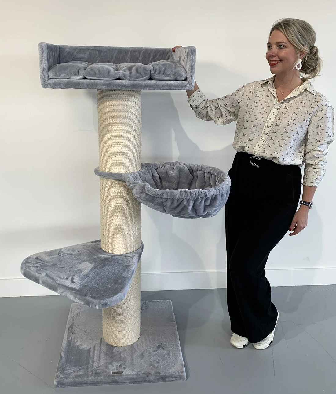 Krabpaal Royalty De Luxe Light Grey 3 Krabpaal Royalty De Luxe Light Grey